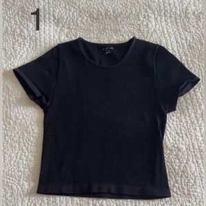 Urban outfitters crop top, size M/L but fits like S/M